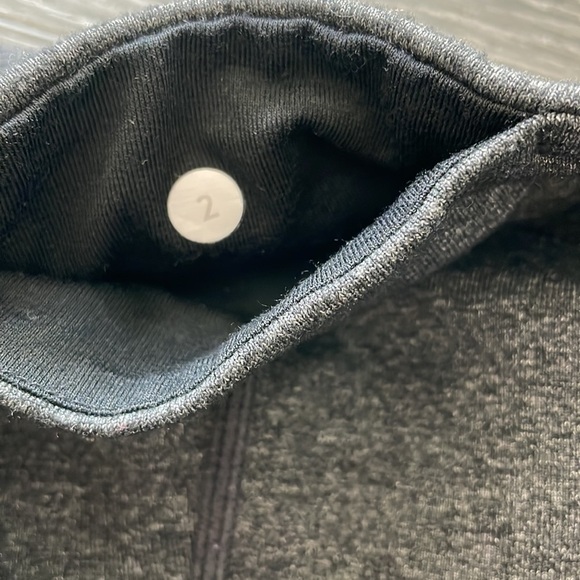 Sz2 Lululemon Vintage crops Heathered Black with Embossed Logo and feathers EUC - Picture 7 of 8